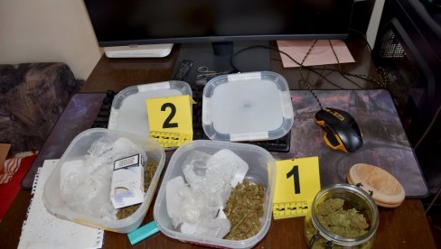 AKCIJA POLICIJE SAVSKOG VENCA I BARAJEVA: Uhapšen diler, zaplenjen kilogram narkotika AKCIJA POLICIJE SAVSKOG VENCA I BARAJEVA: Uhapšen diler, zaplenjen kilogram narkotika