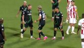 SKANDAL: Čuveni fudbaler usred meča ošamario saigrača, evo šta mu se odmah desilo (VIDEO)