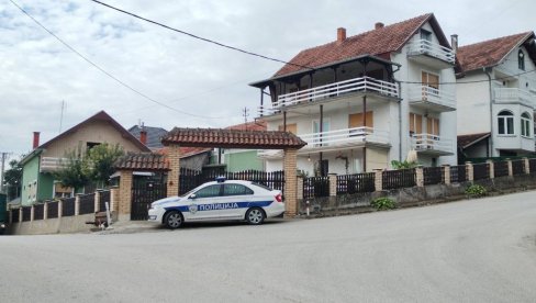 ПРВЕ ФОТОГРАФИЈЕ СА МЕСТА УБИСТВА КОД ДЕСПОТОВЦА: Унук заклао баку и деку, ћерка пронашла родитеље (ФОТО)