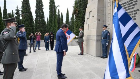 ГАШИЋ НА ОБЕЛЕЖАВАЊУ 107. ГОДИШЊИЦЕ ПРОБОЈА СОЛУНСКОГ ФРОНТА: Положени венци на Српском војничком гробљу у част палим борцима ГАШИЋ НА ОБЕЛЕЖАВАЊУ 107. ГОДИШЊИЦЕ ПРОБОЈА СОЛУНСКОГ ФРОНТА: Положени венци на Српском војничком гробљу у част палим борцима