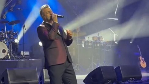 ТРЕЋЕ ДРУЖЊЕ, ЗА САДА: Лексингтон бенд са престоничком публиком запевао и ове ноћи, а четврти пут биће у децембру (ФОТО) ТРЕЋЕ ДРУЖЊЕ, ЗА САДА: Лексингтон бенд са престоничком публиком запевао и ове ноћи, а четврти пут биће у децембру (ФОТО)