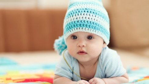 НАЈЛЕПША ИМЕНА ЗА ЈЕСЕЊЕ БЕБЕ: Класична и елегантна са моћном симболиком НАЈЛЕПША ИМЕНА ЗА ЈЕСЕЊЕ БЕБЕ: Класична и елегантна са моћном симболиком