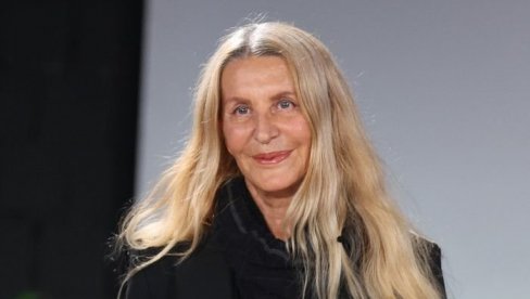 TAJNA MLADOLIKOG IZGLEDA VERICE RAKOČEVIĆ: Izbacila je 6 stvari iz ishrane, a svaki dan radi vežbe za lice TAJNA MLADOLIKOG IZGLEDA VERICE RAKOČEVIĆ: Izbacila je 6 stvari iz ishrane, a svaki dan radi vežbe za lice