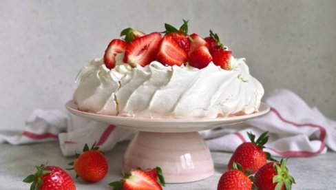 KAKO JE NASTALA PAVLOVA TORTA? Napravljena je u čast jedne žene početkom 20. veka KAKO JE NASTALA PAVLOVA TORTA? Napravljena je u čast jedne žene početkom 20. veka