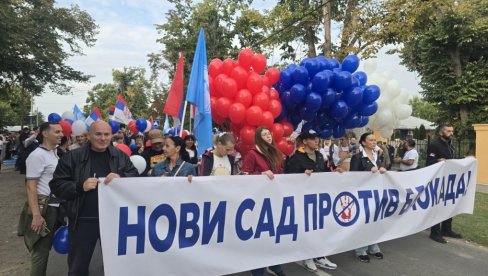 МОЋАН СНИМАК СА СКУПА ПРОТИВ БЛОКАДА У НОВОМ САДУ (ВИДЕО)