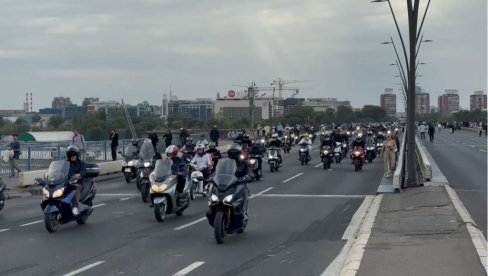 VELIČANSTVENI SNIMCI IZ BEOGRADA: Nepregledna kolona bajkera krenula ka RTS-u na skup slobodnih građana (VIDEO) VELIČANSTVENI SNIMCI IZ BEOGRADA: Nepregledna kolona bajkera krenula ka RTS-u na skup slobodnih građana (VIDEO)