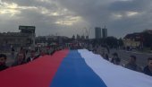 MOĆNO: Veliki broj slobodnih građana preko Brankovog ide ispred RTS-a (VIDEO) MOĆNO: Veliki broj slobodnih građana preko Brankovog ide ispred RTS-a (VIDEO)