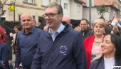 VUČIĆ SA NARODOM U OBRENOVCU: Predsednik na skupu građana protiv blokada (VIDEO)