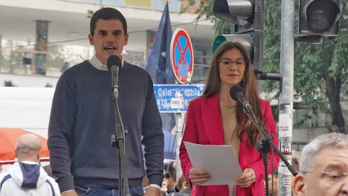 OVO SU RAZLOZI OKUPLJANJA GRAĐANA ISRED RTS-a: Izneli tri zahteva OVO SU RAZLOZI OKUPLJANJA GRAĐANA ISRED RTS-a: Izneli tri zahteva