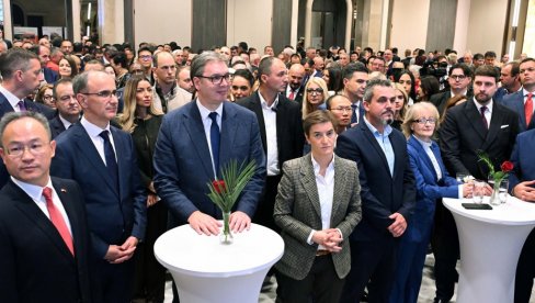 PRISUSTVUJE I PREDSEDNIK VUČIĆ: Prijem povodom Nacionalnog dana Kine u Beogradu (FOTO)