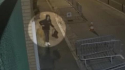 BACIO SVINJSKU GLAVU SA JEZIVOM PORUKOM: Uhapšeni u koordinisanoj akciji BIA osumnjičeni su za seriju vandalskih napada u Parizu BACIO SVINJSKU GLAVU SA JEZIVOM PORUKOM: Uhapšeni u koordinisanoj akciji BIA osumnjičeni su za seriju vandalskih napada u Parizu