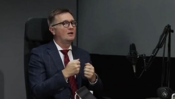 НЕЗАПАМЋЕНО ЛИЦЕМЕРЈЕ: Док се Вучић бори за Србију и грађане, они који су продали НИС и довели нас у тешку ситуацију сеире и шире страх
