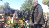 34 GODINE BEZ TOME ZDRAVKOVIĆA: Udovica Gordana zapalila sveće, donela na pomen bogato posluženje i uhvatila je je tuga (FOTO)