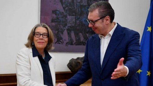 ЗАХВАЛИО САМ ДАНСКОЈ НА ДОСЛЕДНОЈ ПОДРШЦИ КОЈУ ПРУЖА СРБИЈИ: Вучић са амбасадорком Кардел