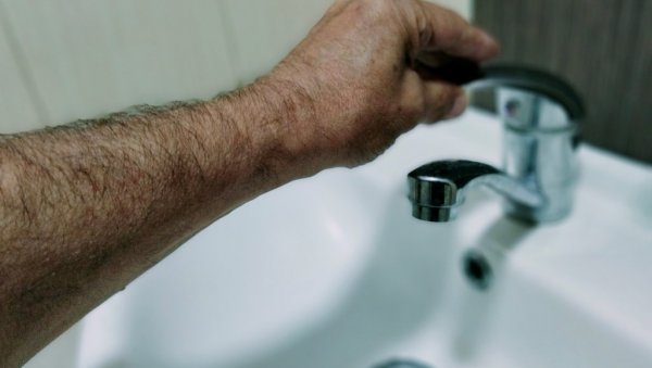 РИБАРСКО ОСТРВО У СРЕДУ БЕЗ ВОДЕ : Радови ЈКП „Водовод и канализација“ у Новом Саду РИБАРСКО ОСТРВО У СРЕДУ БЕЗ ВОДЕ : Радови ЈКП „Водовод и канализација“ у Новом Саду