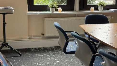 ISTA MATRICA KAO U SRBIJI: Nemački levi ekstremisti unišitili prostorije CDU (FOTO) ISTA MATRICA KAO U SRBIJI: Nemački levi ekstremisti unišitili prostorije CDU (FOTO)