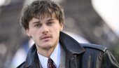 KO JE KRISTOFER BRINI, GLUMAC KOJEG SVI UPOREĐUJU SA MLADIM LEONARDOM: Proslavio se u seriji za kojom su poludeli - apsolutno svi!