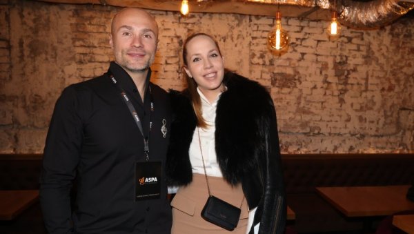 ДРЖЕ ЧАС О ЉУБАВИ: Аца и Косана Софронијевић показали да су симбол елеганције (ФОТО)