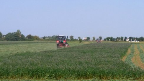 ПОМОЋ ПОЉОПРИВРЕДНИЦИМА: У Голупцу додељују подстицаје за куповину прикључних машина