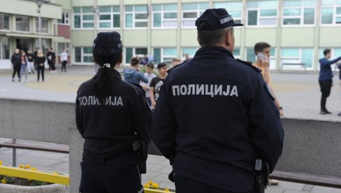 SVA DECA BEZBEDNA: Nekoliko škola na teritoriji PU Kraljevo dobilo poruke o postavljenoj bombi SVA DECA BEZBEDNA: Nekoliko škola na teritoriji PU Kraljevo dobilo poruke o postavljenoj bombi