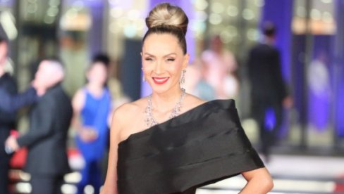 ŽENA MORA BITI DOBRA U KUHINJI: Jelena Gavrilović otkrila da je tajna njene savršene figure u domaćoj hrani ŽENA MORA BITI DOBRA U KUHINJI: Jelena Gavrilović otkrila da je tajna njene savršene figure u domaćoj hrani