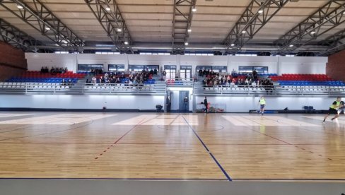 SMETAJU IM I SEDIŠTA U SPORTSKOJ HALI: Nelegitimna albanska vlast u Severnoj Mitrovici SMETAJU IM I SEDIŠTA U SPORTSKOJ HALI: Nelegitimna albanska vlast u Severnoj Mitrovici
