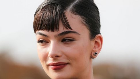 KADA SI ĆERKA MONIKE BELUČI LOGIČNO JE DA SI - BOGINJA: Deva Kasel na Diorovoj reviji bacila senku na najveće zvezde Holivuda KADA SI ĆERKA MONIKE BELUČI LOGIČNO JE DA SI - BOGINJA: Deva Kasel na Diorovoj reviji bacila senku na najveće zvezde Holivuda