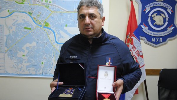 СВАКИ ДАН НОВИ ЈЕ ИЗАЗОВ: Краљевчанин Перо Луковић одликован златном медаљом за храброст „Милош Обилић“ СВАКИ ДАН НОВИ ЈЕ ИЗАЗОВ: Краљевчанин Перо Луковић одликован златном медаљом за храброст „Милош Обилић“
