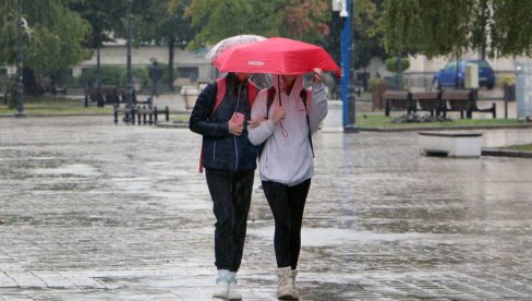 ДАНАС СТИЖЕ НАОБЛАЧЕЊЕ С КИШОМ: Температура се спушта на нулу, ево какво ће време бити наредних дана