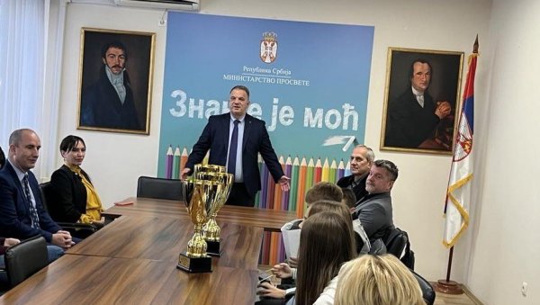 ЗНАЧАЈАН РАЗВОЈ САОБРАЋАЈНЕ КУЛТУРЕ: Станковић са ученицима који су победили на Европском такмичењу у познавању саобраћајних прописа