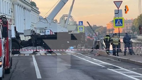 (УЗНЕМИРУЈУЋИ ВИДЕО) Жена погинула у тешкој саобраћајној несрећи (УЗНЕМИРУЈУЋИ ВИДЕО) Жена погинула у тешкој саобраћајној несрећи