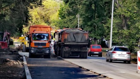 MAŠINE I U MIŠIĆEVOM BULEVARU: Posle Drajzerove ulice, nastavlja se sređivanje saobraćajnica na opštini Savski venac MAŠINE I U MIŠIĆEVOM BULEVARU: Posle Drajzerove ulice, nastavlja se sređivanje saobraćajnica na opštini Savski venac