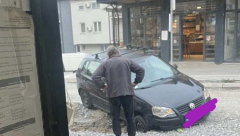 AUTOMOBIL ULETEO U RUPU: Još jedan incident u Ulici Cvetanova ćuprija gde se izvode radove već sedam meseci AUTOMOBIL ULETEO U RUPU: Još jedan incident u Ulici Cvetanova ćuprija gde se izvode radove već sedam meseci