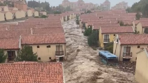 ВАНРЕДНО СТАЊЕ У БУГАРСКОЈ: Јако невреме однело три живота (ФОТО/ВИДЕО) ВАНРЕДНО СТАЊЕ У БУГАРСКОЈ: Јако невреме однело три живота (ФОТО/ВИДЕО)