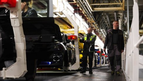 KRIZA DRMA AUTOMOBILSKOG GIGANTA: Razmatraju smanjenje broja radnih mesta za 15 posto KRIZA DRMA AUTOMOBILSKOG GIGANTA: Razmatraju smanjenje broja radnih mesta za 15 posto
