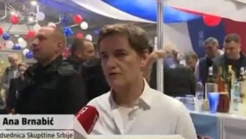 BRNABIĆ NA ZBORU KRAJIŠNIKA: Zajedno smo jedan tim i taj tim ne da Srbiju i nikada neće dati BRNABIĆ NA ZBORU KRAJIŠNIKA: Zajedno smo jedan tim i taj tim ne da Srbiju i nikada neće dati