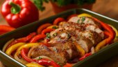 SOČNI SVINJSKI VRAT: Recept za sočno meso sa paprikom i lukom