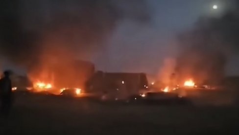 LJUDE GAĐAJU RAKETAMA I DRONOVIMA: Jedini spas im je u blatnjavim rovovima sa vodom do guše - 500 dana brutalne opsade (FOTO/VIDEO) LJUDE GAĐAJU RAKETAMA I DRONOVIMA: Jedini spas im je u blatnjavim rovovima sa vodom do guše - 500 dana brutalne opsade (FOTO/VIDEO)