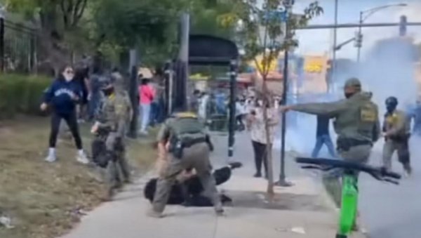 АМЕРИКА ГОРИ: Крвави сукоб демонстраната и полиције, упуцана жена - Трамп шаље војску на улице (ФОТО/ВИДЕО)