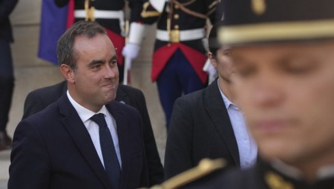 NOVI FRANCUSKI PREMIJER PREDSTAVIO VLADU: Leskjur novi ministar finansija, a Le Mer ministar oružanih snaga NOVI FRANCUSKI PREMIJER PREDSTAVIO VLADU: Leskjur novi ministar finansija, a Le Mer ministar oružanih snaga