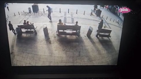 POGLEDAJTE: Miša Bačulov prolazi pored nadstrešnice u Novom Sadu pre nego što je pala (VIDEO) POGLEDAJTE: Miša Bačulov prolazi pored nadstrešnice u Novom Sadu pre nego što je pala (VIDEO)