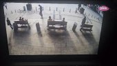 ПОГЛЕДАЈТЕ: Миша Бачулов пролази поред надстрешнице у Новом Саду пре него што је пала (ВИДЕО)