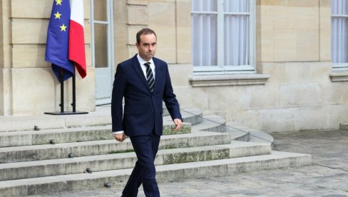 PALA FRANCUSKA VLADA: Premijer podneo ostavku Makronu samo dan nakon objavljivanja imena novih ministara PALA FRANCUSKA VLADA: Premijer podneo ostavku Makronu samo dan nakon objavljivanja imena novih ministara