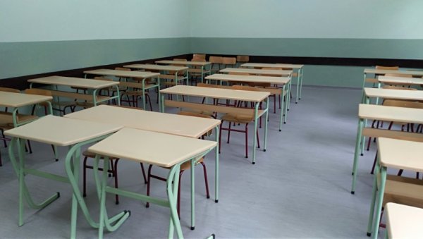 УЧИТЕЉ ТУКАО ДЕТЕ КАИШЕМ: Дечак дивљао у учионици, тужилаштво покренуло истрагу (ФОТО/ВИДЕО)