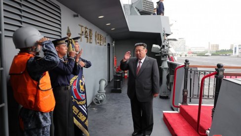 PRVI U ZEMLJI SA NUKLEARNIM RAKETAMA Kim DŽong Un na novom razaraču: U Pjongjangu otvorena vojna izložba najnovijeg naoružanja (FOTO) PRVI U ZEMLJI SA NUKLEARNIM RAKETAMA Kim DŽong Un na novom razaraču: U Pjongjangu otvorena vojna izložba najnovijeg naoružanja (FOTO)