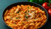 KREMASTA PASTA SA PILETINOM I PARADAJZOM: Savršen ručak za celu porodicu