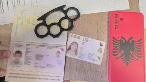 MUP LEGITIMISAO DRŽAVLJANE BIH KOD PIONIRSKOG PARKA: Pronađen bokser i simboli zastave Albanije MUP LEGITIMISAO DRŽAVLJANE BIH KOD PIONIRSKOG PARKA: Pronađen bokser i simboli zastave Albanije