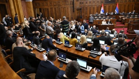 SKUPŠTINA SRBIJE: Poslanica Biljana Đorđević povredila poslovnik, Brnabić reagovala