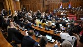 SKUPŠTINA SRBIJE Bakarec o Miši Bačulovu: Šta je radio kod nadstrešnice samo tri sata pre pada?