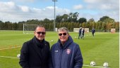 NEKA DONESE SREĆU ORLOVIMA! Predrag Mijatović posetio trening fudbalera Srbije pred meč sa Albancima NEKA DONESE SREĆU ORLOVIMA! Predrag Mijatović posetio trening fudbalera Srbije pred meč sa Albancima